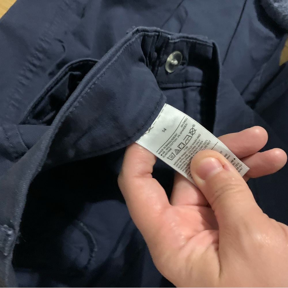 Old Navy navy Pixie pants worn twice. EUC - Picture 3 of 4